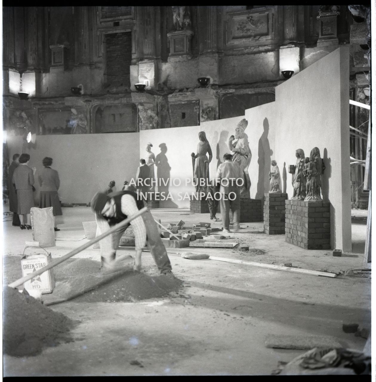 Ultimi lavori di allestimento della Mostra<br>455544