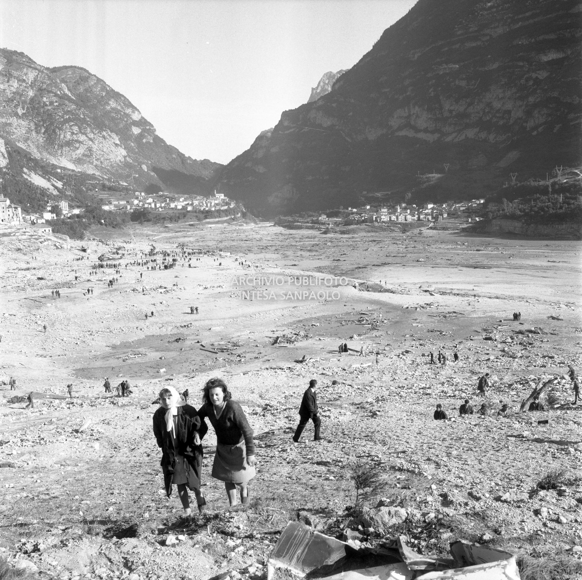 Disastro del Vajont: scampati alla sciagura nel luogo dell'inondazione