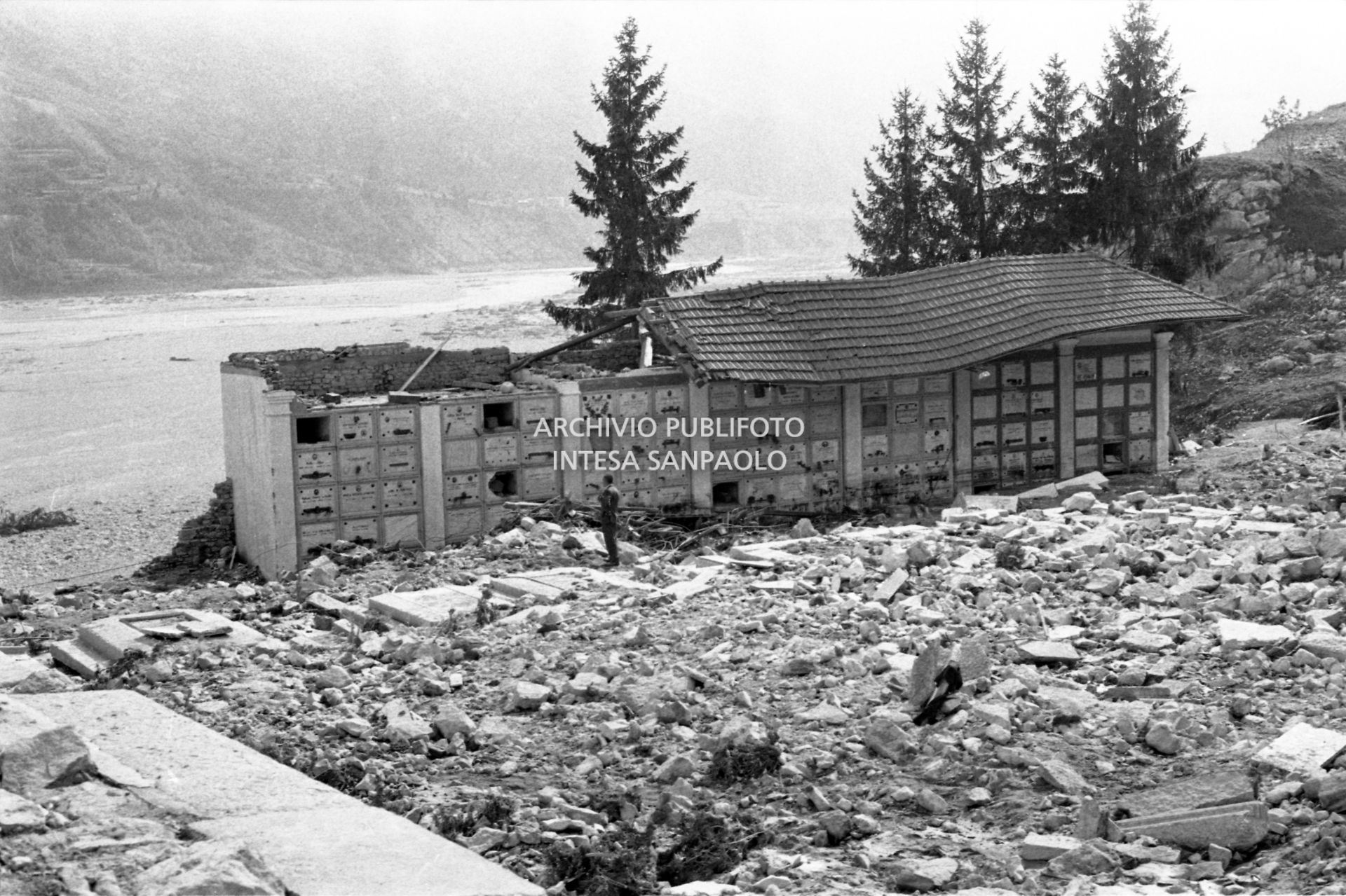 Disastro del Vajont: i resti del cimitero di Pirago di Longarone