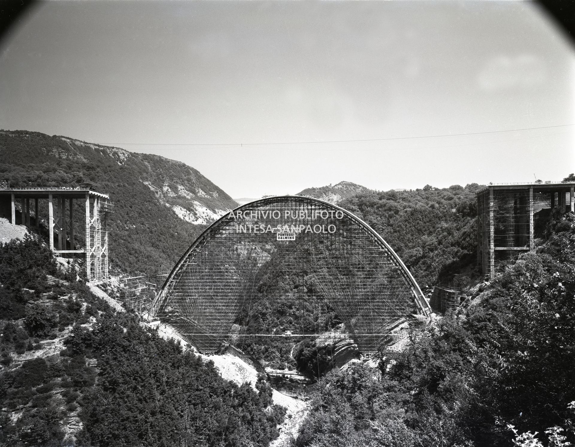 Lavori per la costruzione del viadotto Biscione (Bologna-Firenze)
