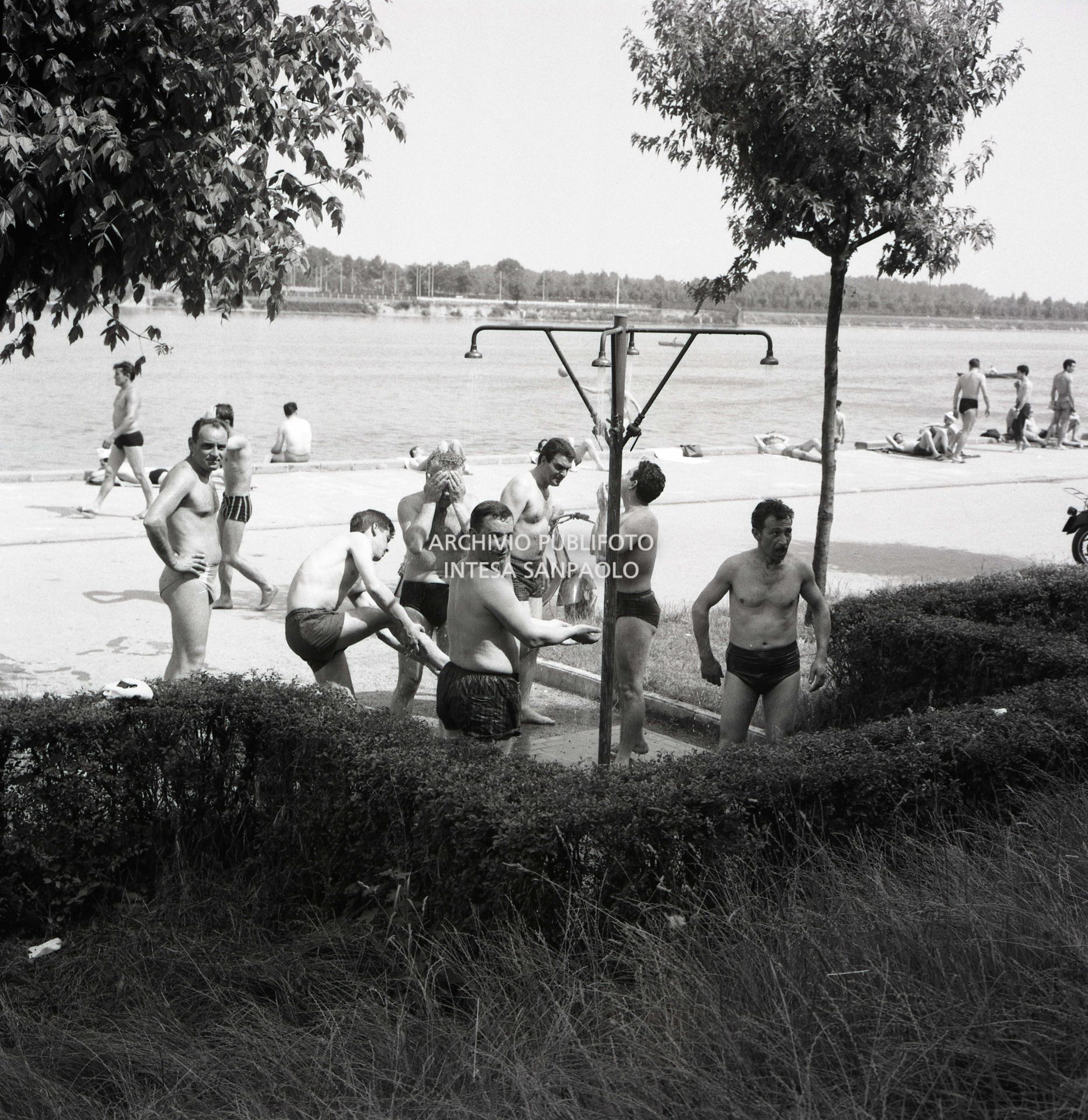 Bagnanti all'Idroscalo di Milano