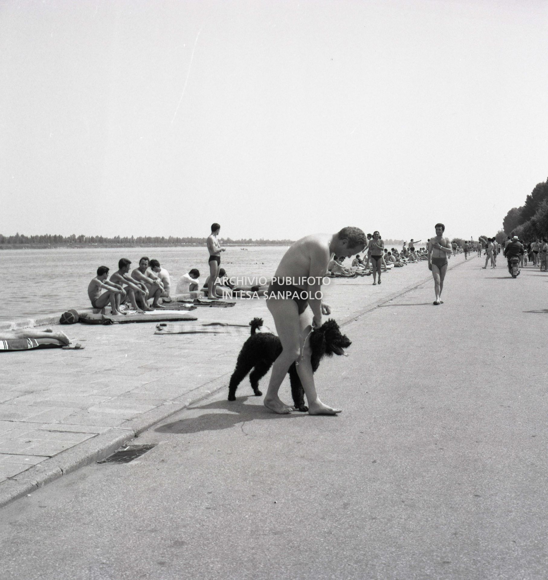 Bagnanti all'Idroscalo di Milano
