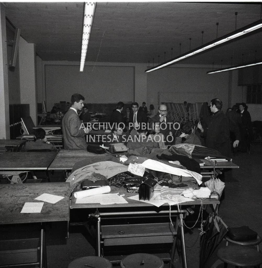 Studenti della Facoltà di architettura del Politecnico di Milano ripresi nel quarantunesimo giorno di occupazione dell'Ateneo<br>728085/1