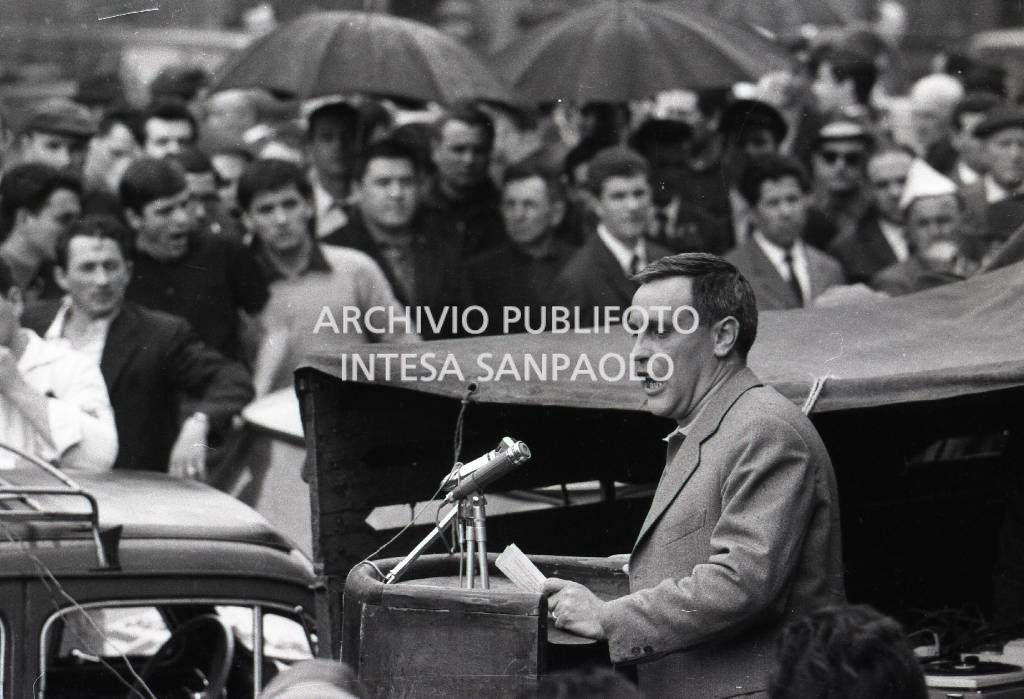 Sciopero CGIL: comizio, in piazza del Cannone a Milano, dove si è conclusa la manifestazione<br>723176/35