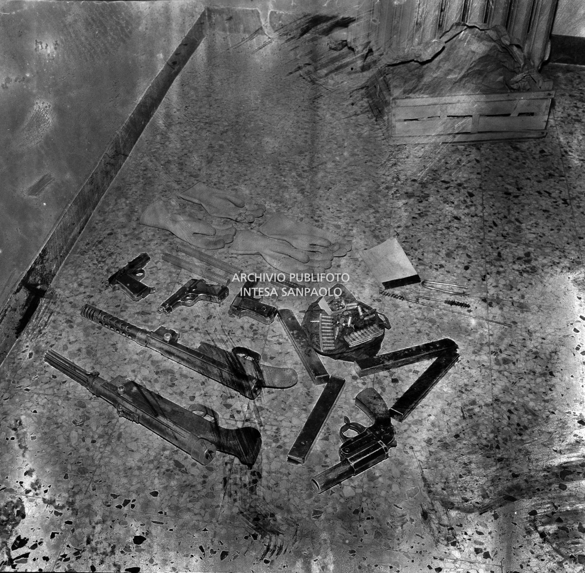 Le armi della banda di via Osoppo utilizzate nella rapina al furgone portavalori della Banca Popolare di Milano