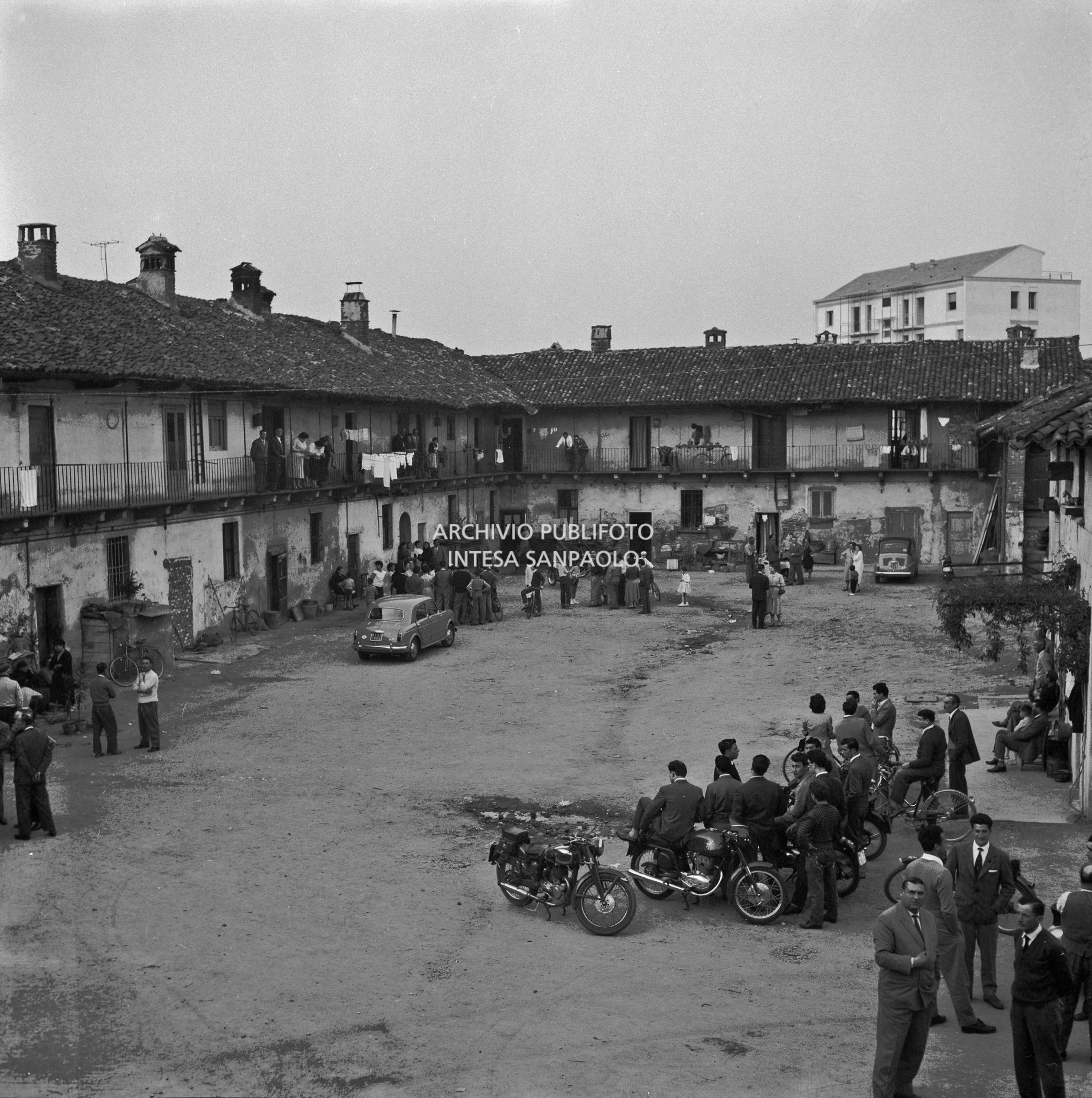 Sfrattati della Cascina Colombara in via Gallarate a Milano