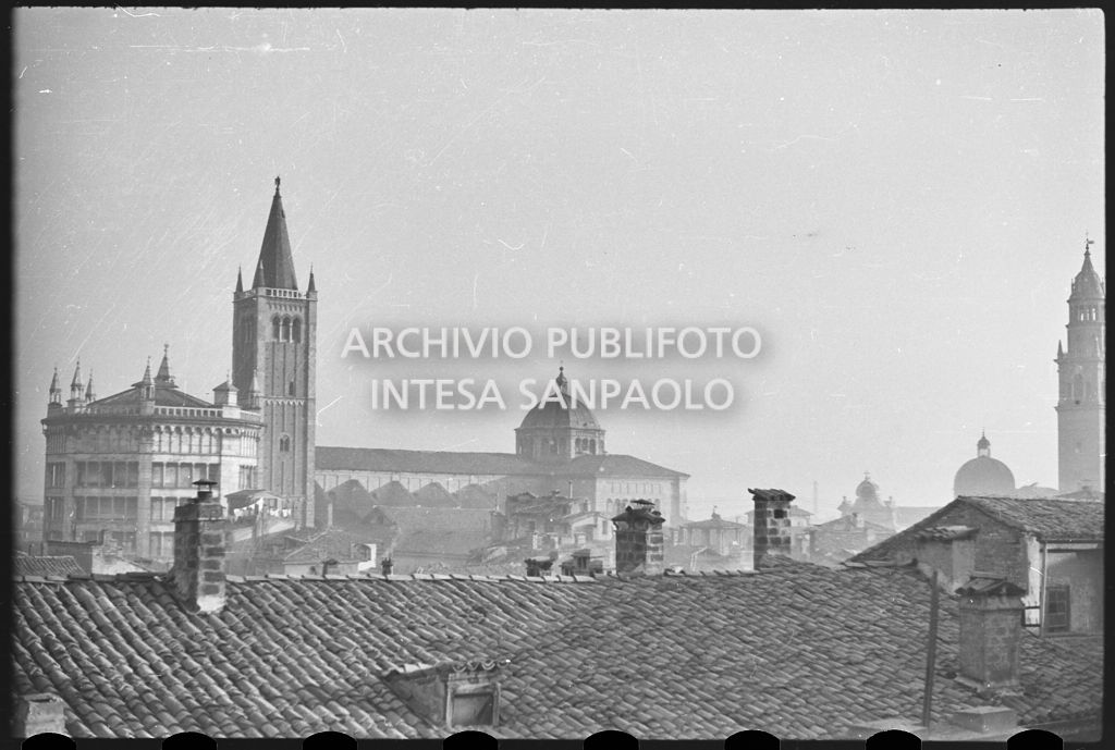Cattedrale dedicata a Santa Maria Assunta e a vicina basilica di Santa Maria della Steccata a Parma<br>26635
