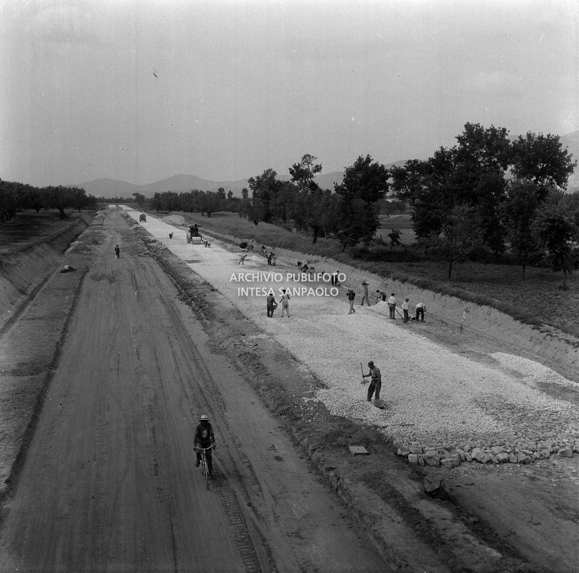 Cantiere di costruzione dell'Autostrada del Sole, tratta Napoli-Capua