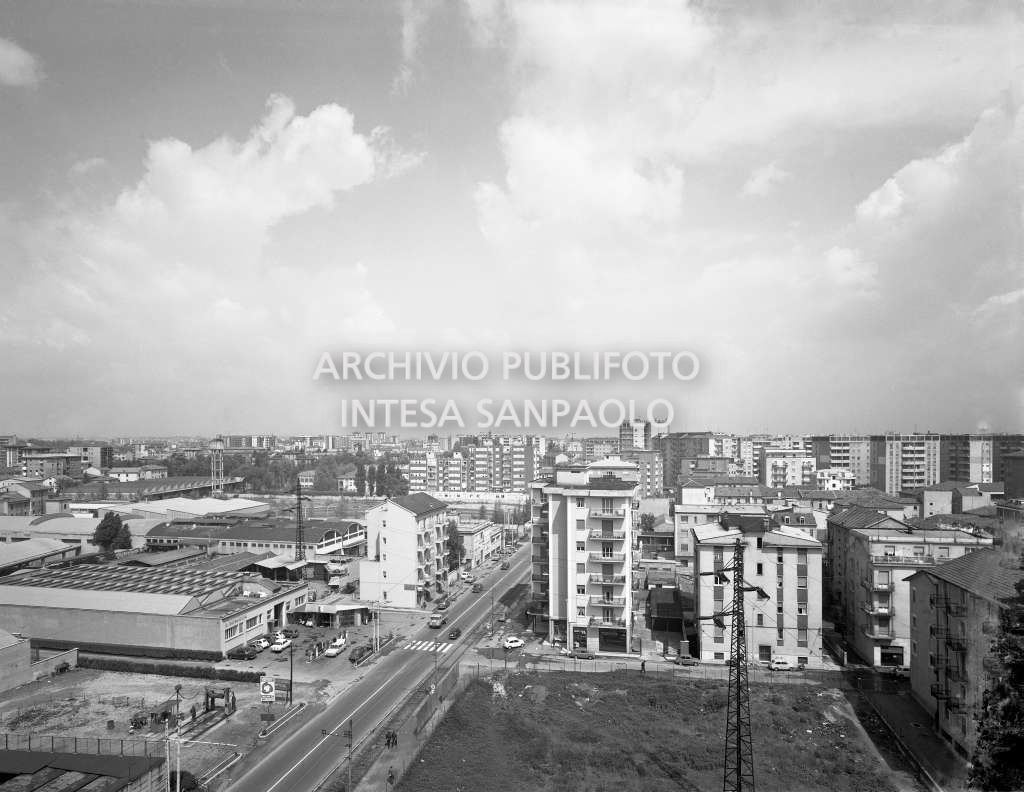 Ripresa dall'alto a Bresso di via Vittorio Veneto angolo via Dante Alighieri