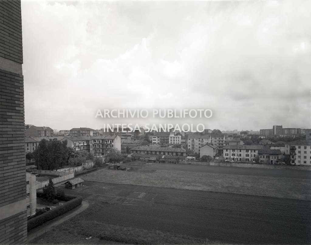 Bresso: ripresa dall'alto, è visibile sulla sinistra il campanile della chiesa di Nazaro e Celso