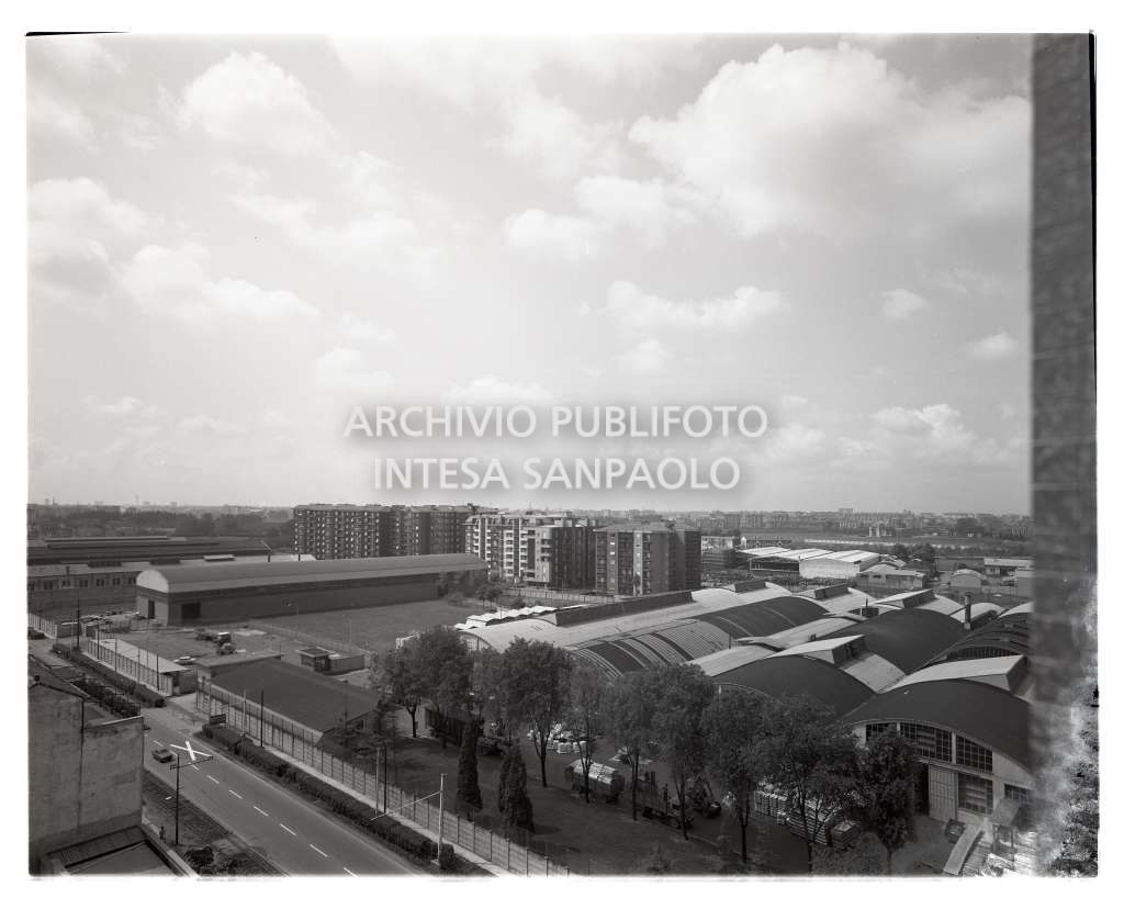 Ripresa di alcuni capannoni lungo via Vittorio Veneto a Bresso