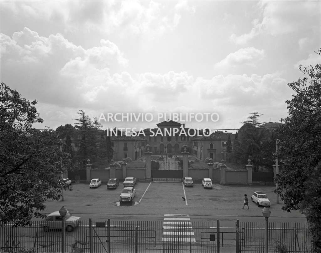 Bresso, ripresa dell'edificio principale di Villa Patellani-Rivolta in via Giulio Centurelli