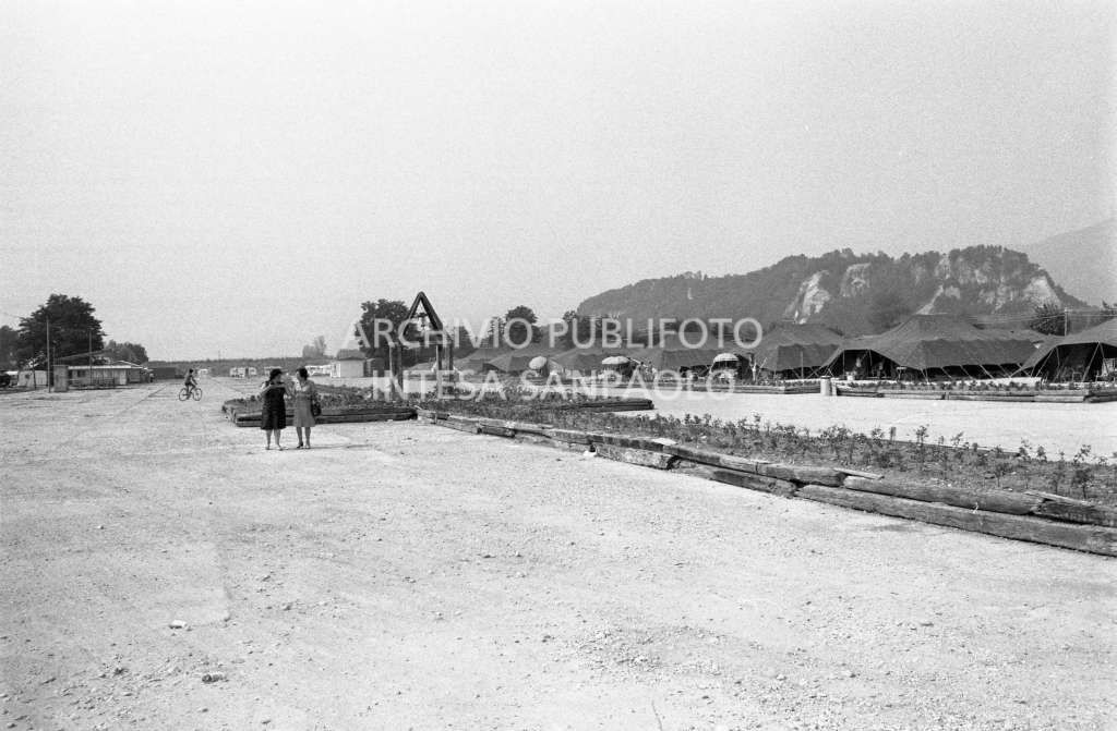 Tende da campo per ospitare la popolazione colpita dal terremoto