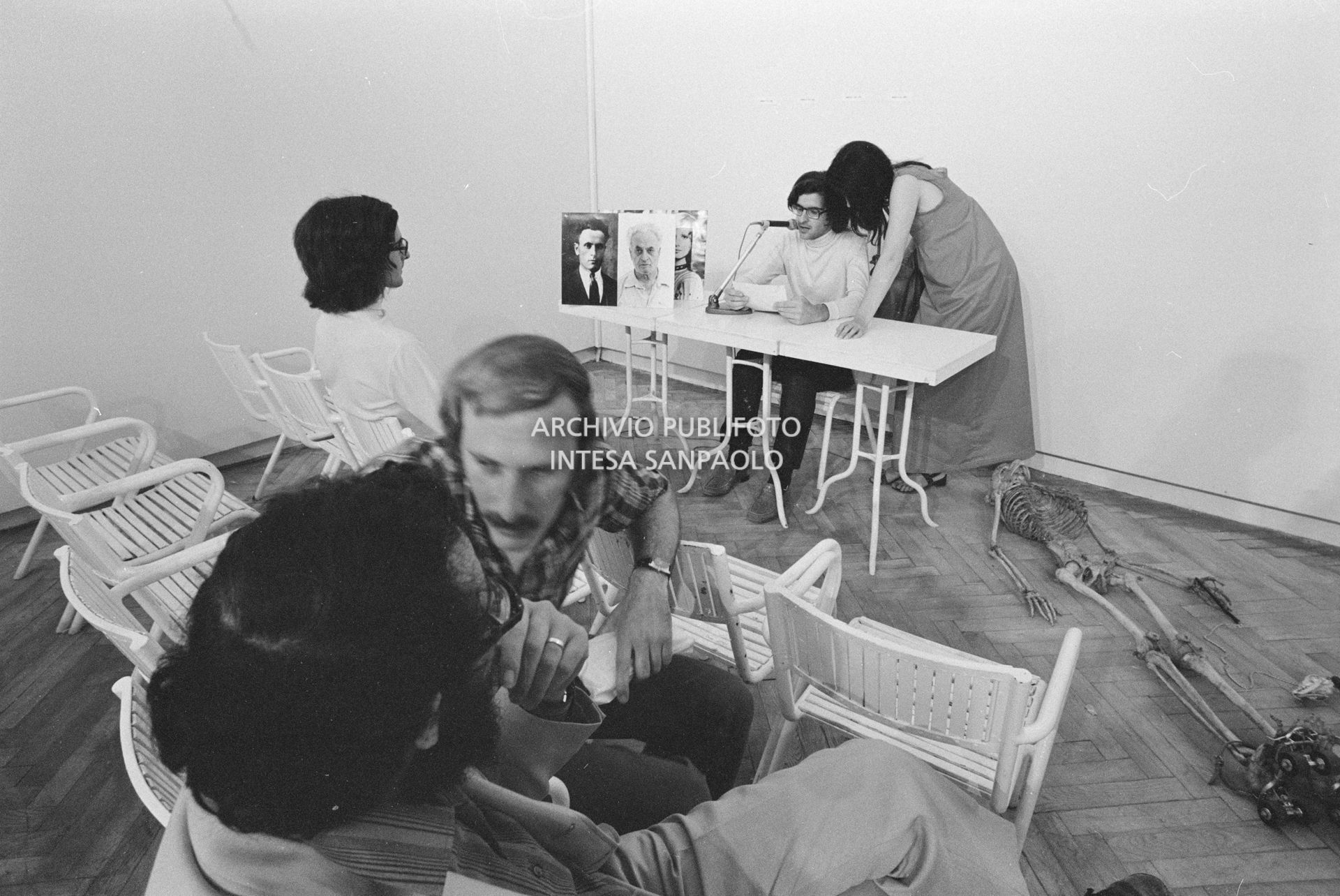 Particolare della composizione vivente di Gino De Dominicis installata alla XXXVI Biennale internazionale d'arte di Venezia: i due gemelli