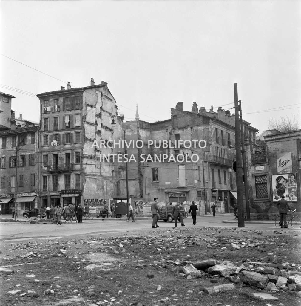 Ricostruzione nell'antico quartiere del Bottonuto all'angolo tra via Pantano e via Larga a Milano