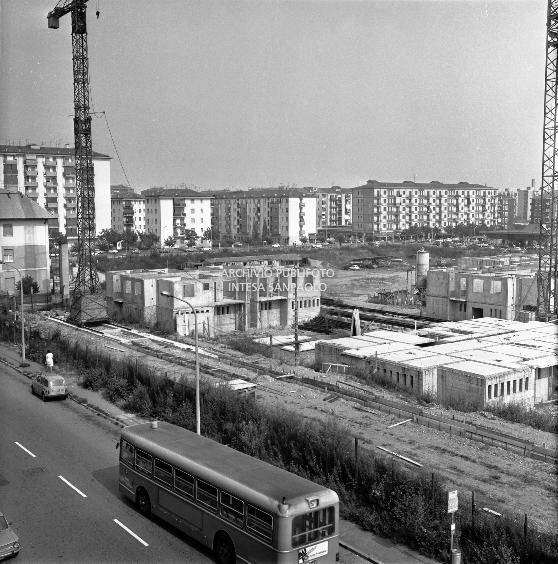 Vista sul cantiere per la costruzione delle Torri di via Lessona - via De Roberto