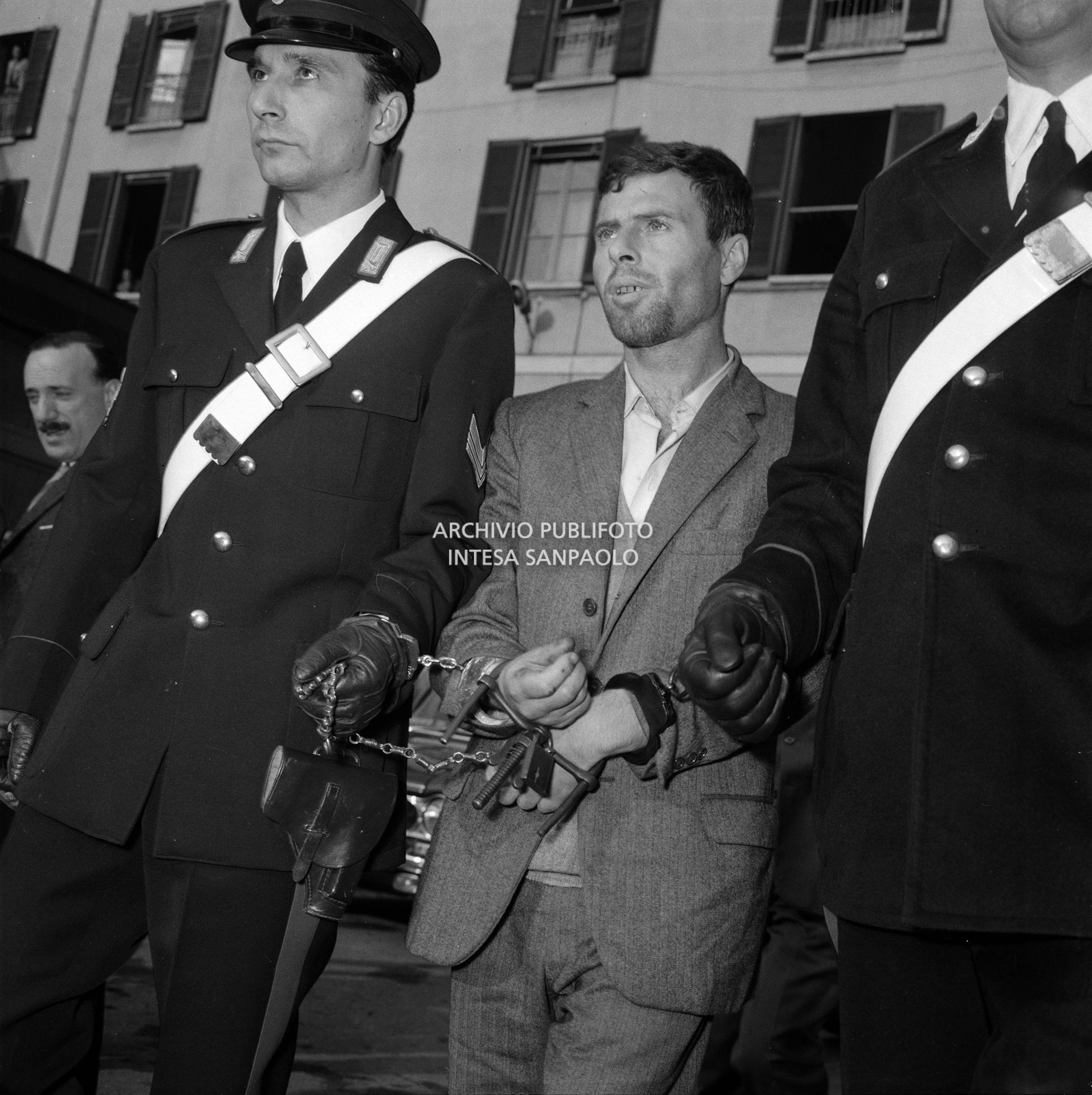 Sante Notarnicola in manette presso la caserma di via della Moscova a Milano