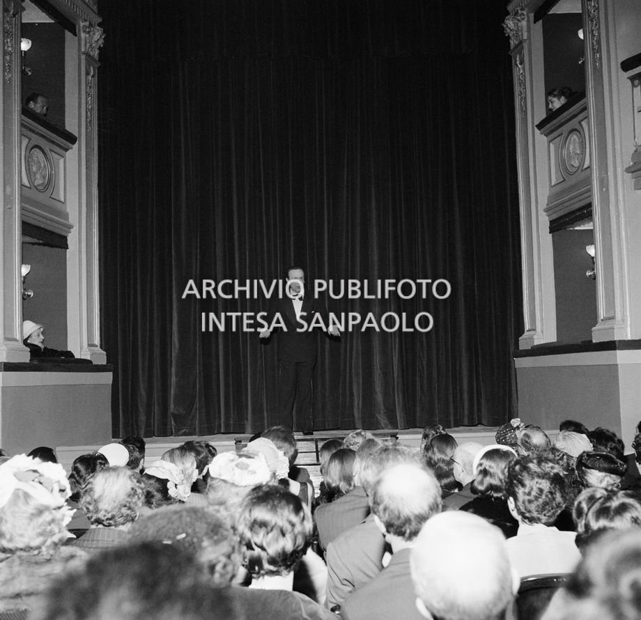 Eduardo De FIlippo sul palcoscenico del Teatro Gerolamo<br>455251