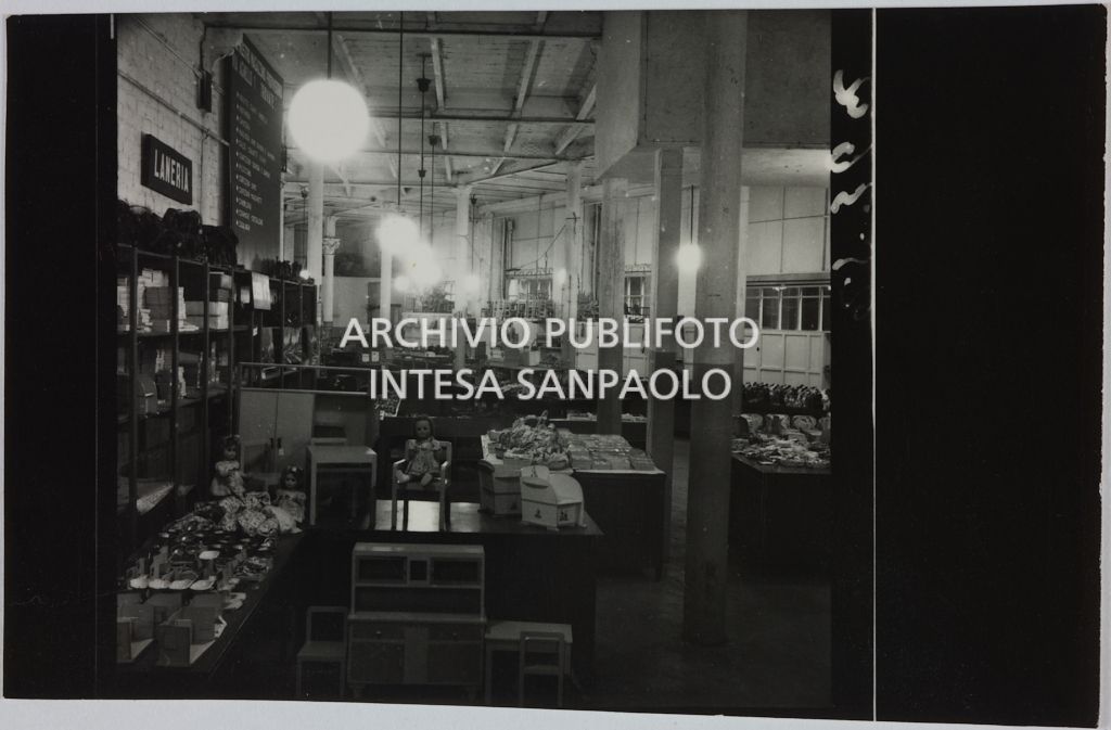 Rinascente. Upim. Via Agnello (Vendita in rifugio)