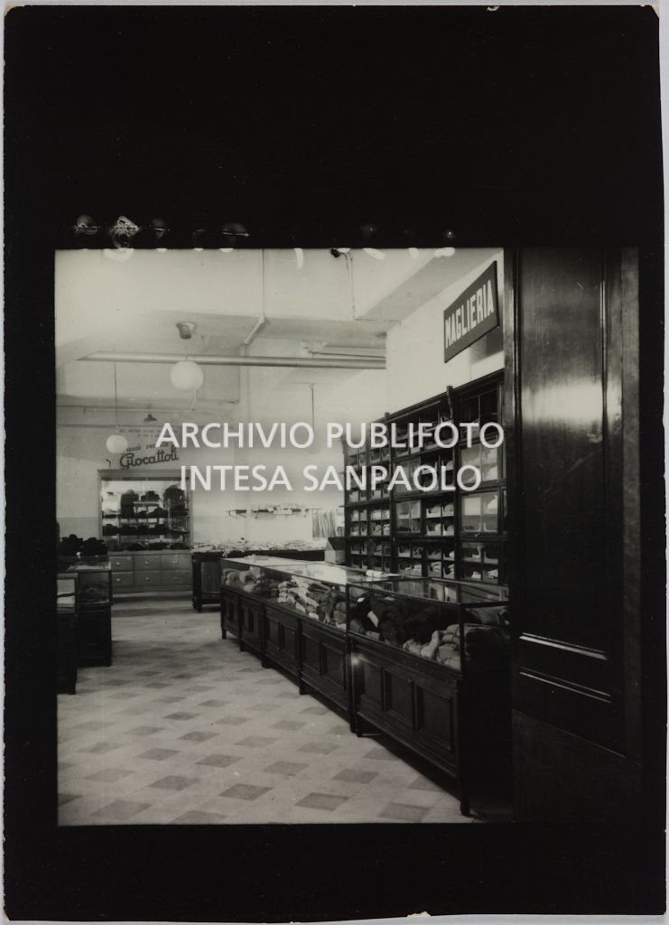 Rinascente. Upim. Via Agnello (Vendita in rifugio)