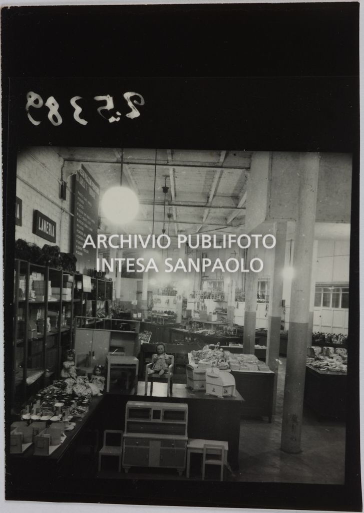 Rinascente. Upim. Via Agnello (Vendita in rifugio)