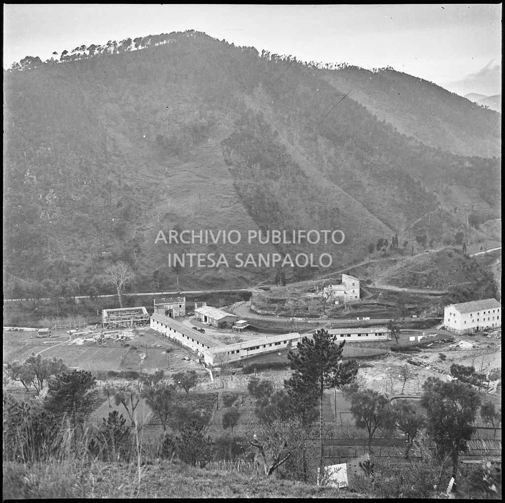 Veduta dall'alto dell'area dove sorge lo stabilimento Belsana in parte ricostruito dopo i bombardamenti<br>26685