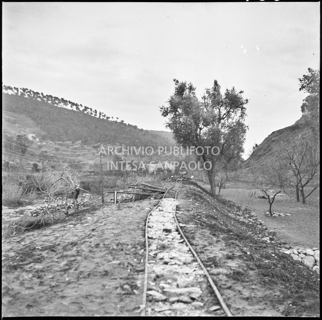 Ferrovia Decauville che serviva lo stabilimento Belsana<br>26700