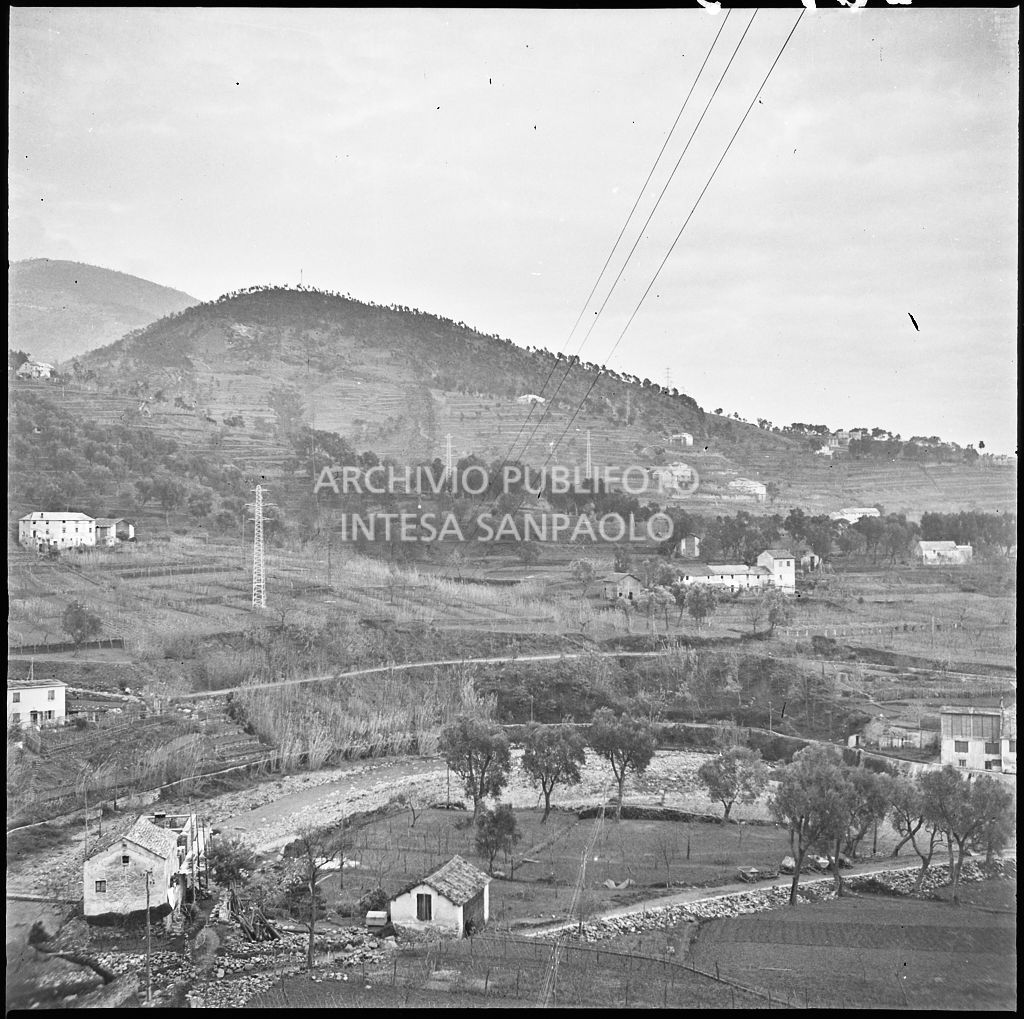 Veduta della valle dove sorge lo stabilimento Belsana<br>26703