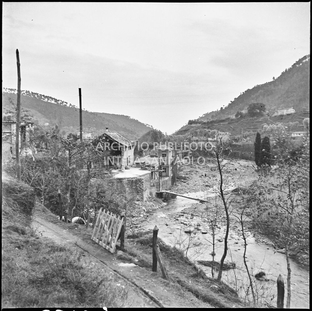 Scorcio dello stabilimento Belsana affacciato sul torrente che ne alimenta i macchinari<br>26709