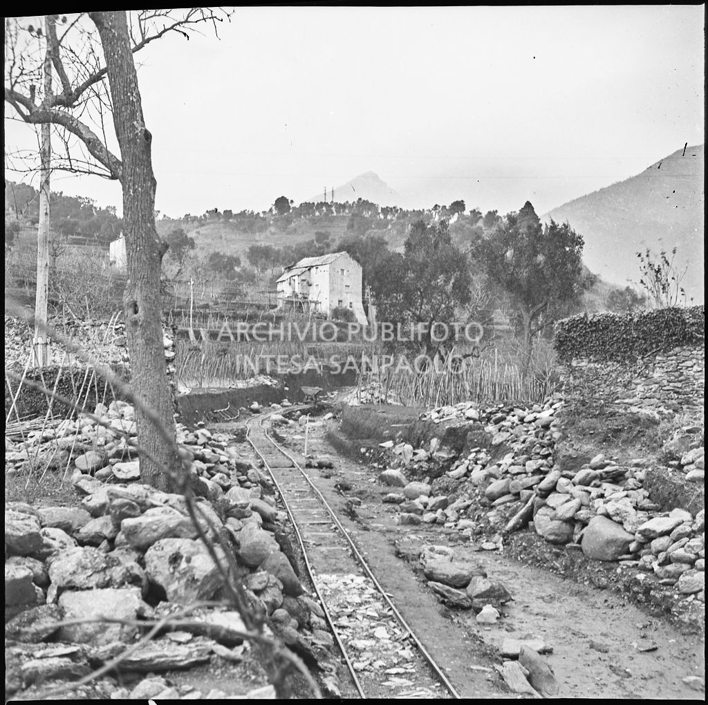 Ferrovia Decauville nei pressi dello stabilimento Belsana<br>26728