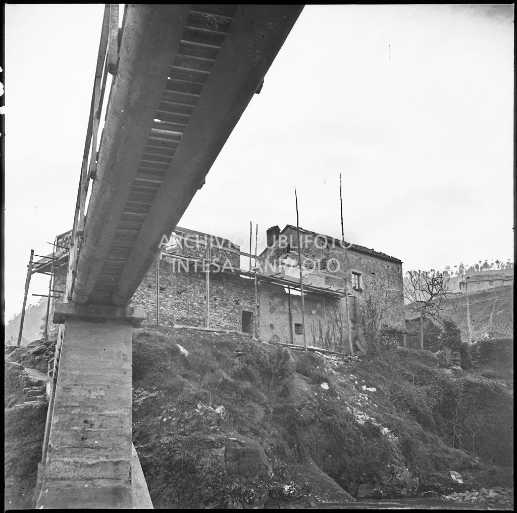 Cantiere di ricostruzione dello stabilimento Belsana danneggiato dai bombardamenti<br>26731