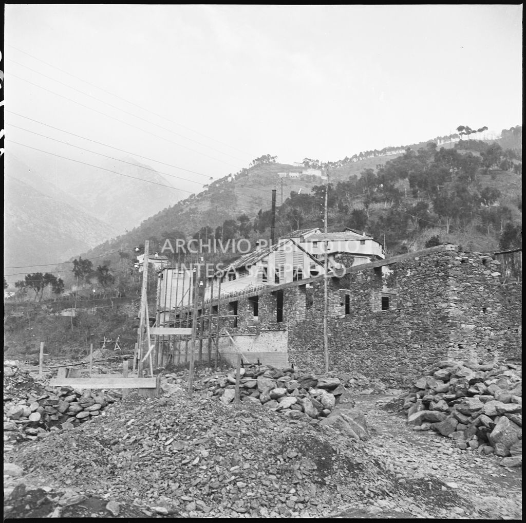 Cantiere di ricostruzione dello stabilimento Belsana danneggiato dai bombardamenti<br>26733