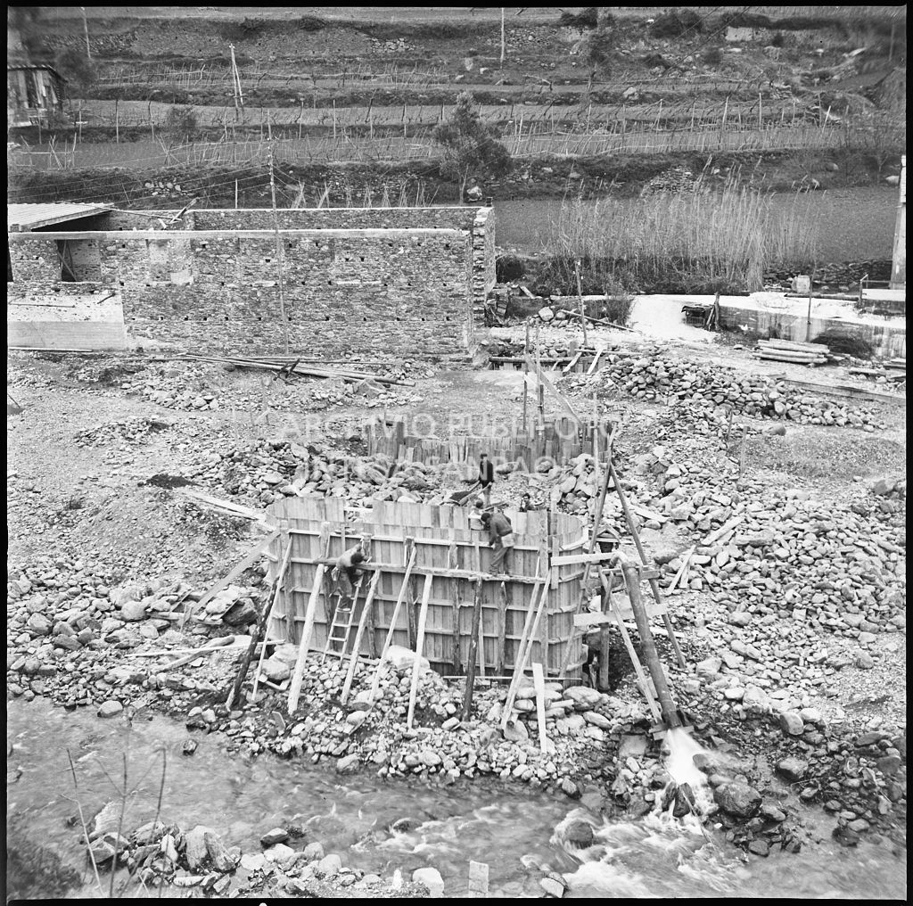 Cantiere di ricostruzione dello stabilimento Belsana danneggiato dai bombardamenti<br>26735