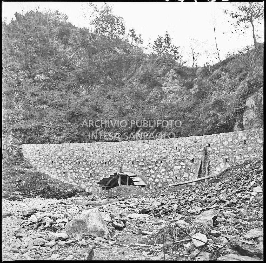 Opera di presa su un torrente<br>26737