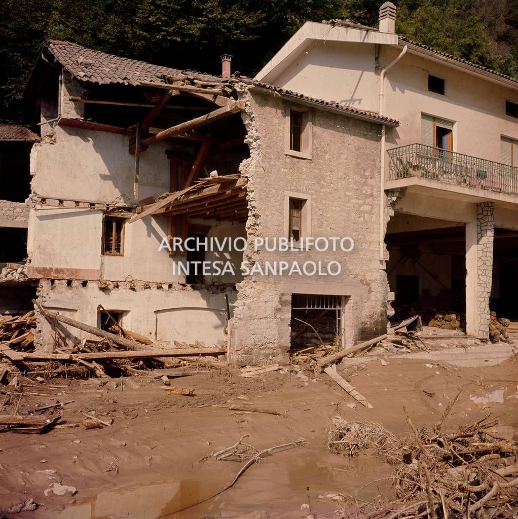 Disastro del Vajont: edificio gravemente danneggiato