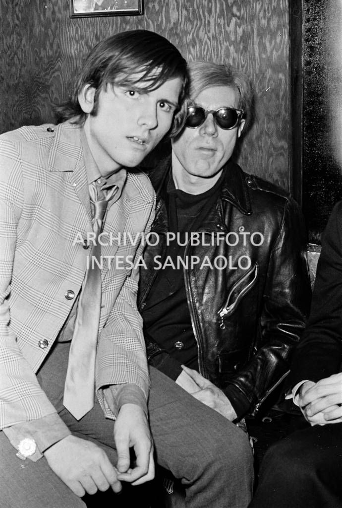 Andy Warhol con il suo compagno di allora Rodney LaRod al The Factory<br>727780/43