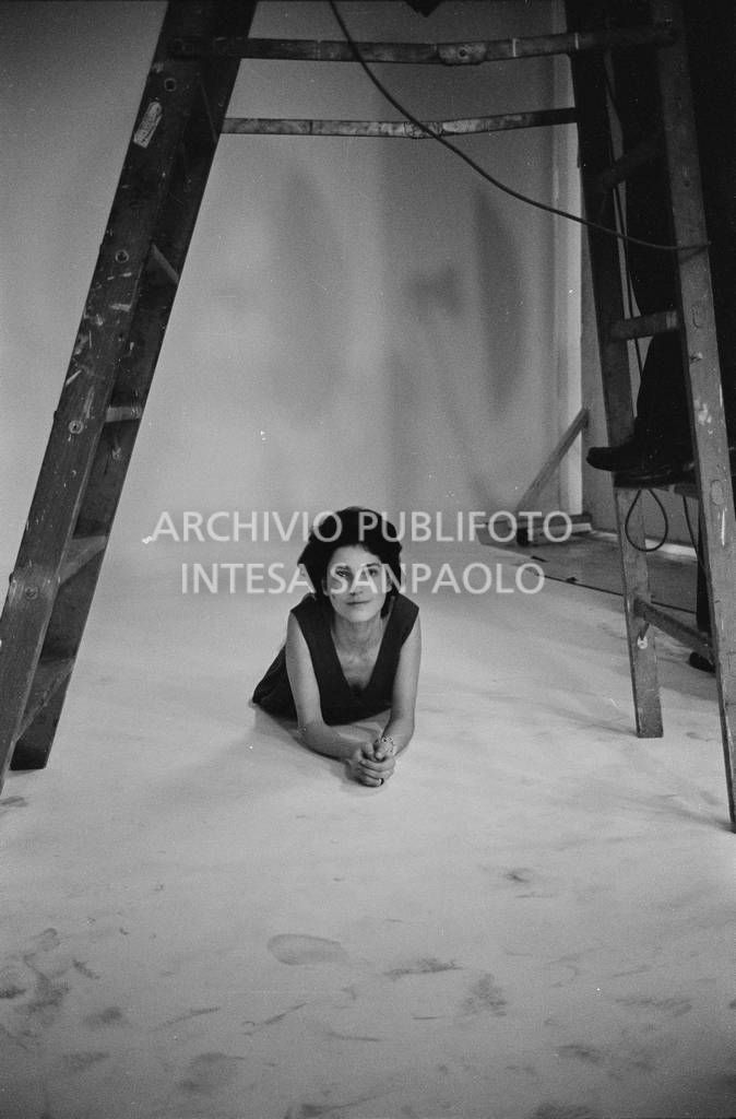 Benedetta Barzini sul set fotografico<br>727793/9