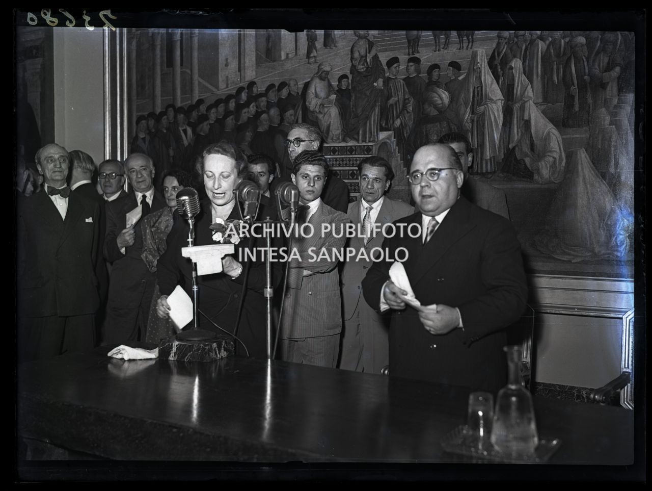 Discorso di Fernanda Wittgens, direttrice della Pinacoteca di Brera, a fianco al ministro dell'Istruzione Guido Gonella, in occasione della cerimonia inaugurale della galleria ricostruita<br>73680