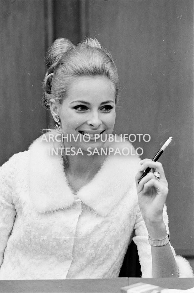 Camilla Sparv<br>727042/29