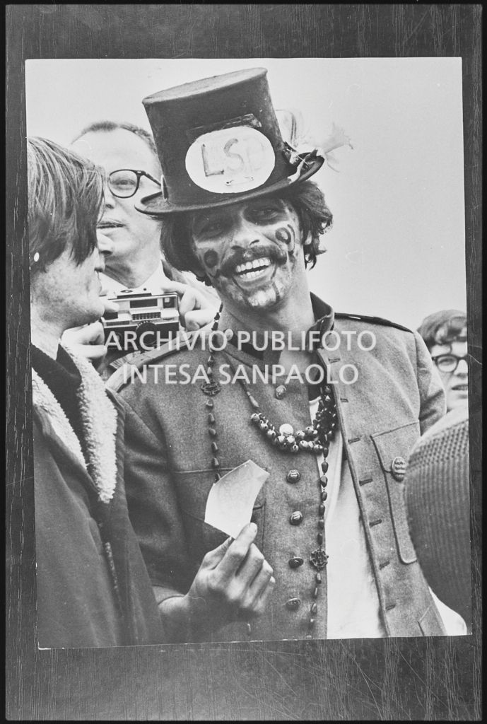 Dimostranti alla marcia contro la guerra in Vietnam promossa dallo Spring Mobilization Committee a New York