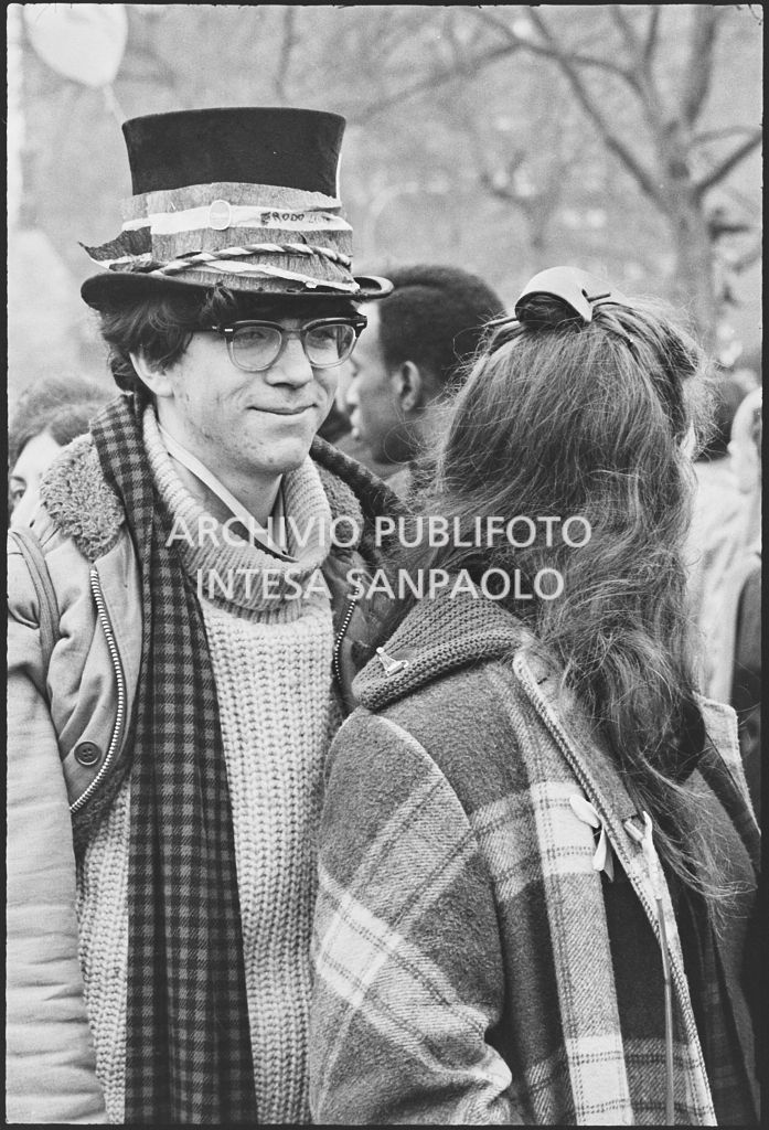 Dimostranti alla marcia contro la guerra in Vietnam promossa dallo Spring Mobilization Committee a New York