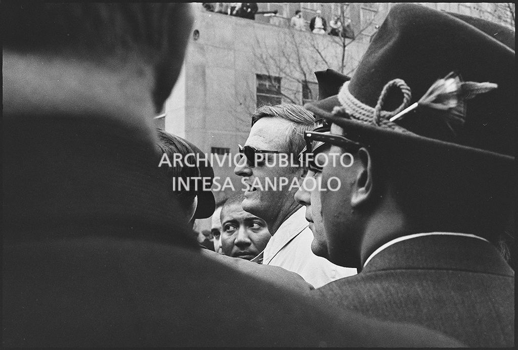 William Frank Buckley Junior alla marcia contro la guerra in Vietnam promossa dallo Spring Mobilization Committee a New York