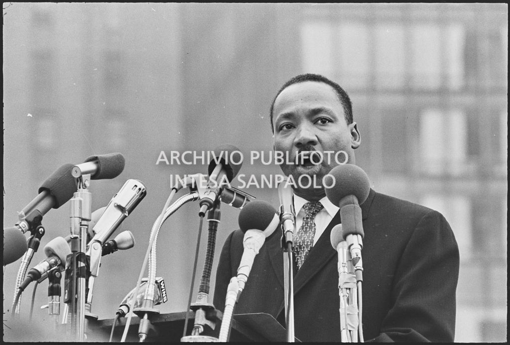 Il reverendo Martin Luther King tiene il suo discorso in occasione della marcia contro la guerra in Vietnam promossa dallo Spring Mobilization Committee