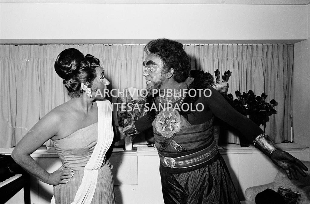 Gabriella Tucci (Aida) e Anselmo Colzani (Amonasro) in costume<br>727341/32