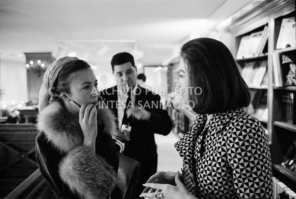 Oriana Fallaci, Leslie Caron e sullo sfondo Gino Gullace<br>727365/23