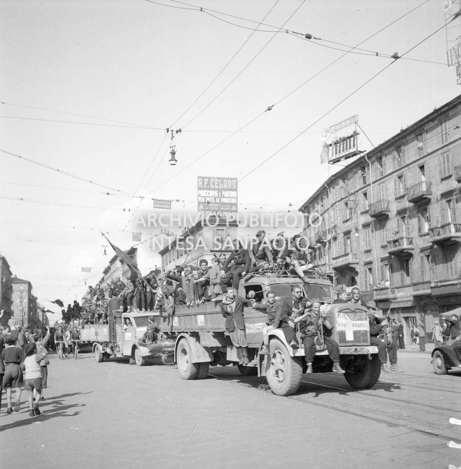 Ingresso a Milano e sfilata in corso Buenos Aires delle colonne partigiane nella quarta giornata di insurrezione generale