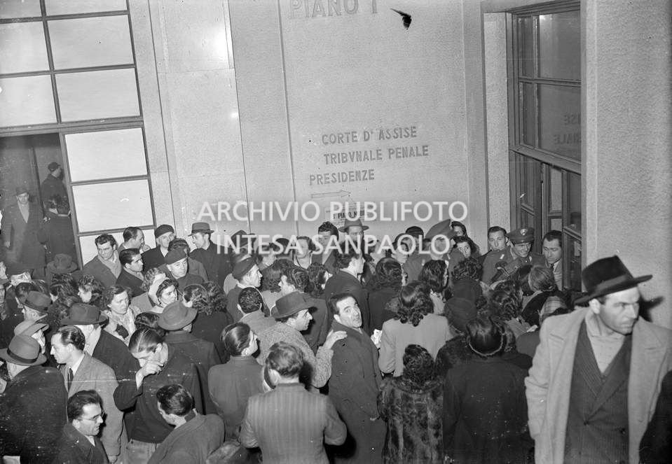 Folla al processo a Caterina Fort, in Corte d'Assise a Milano