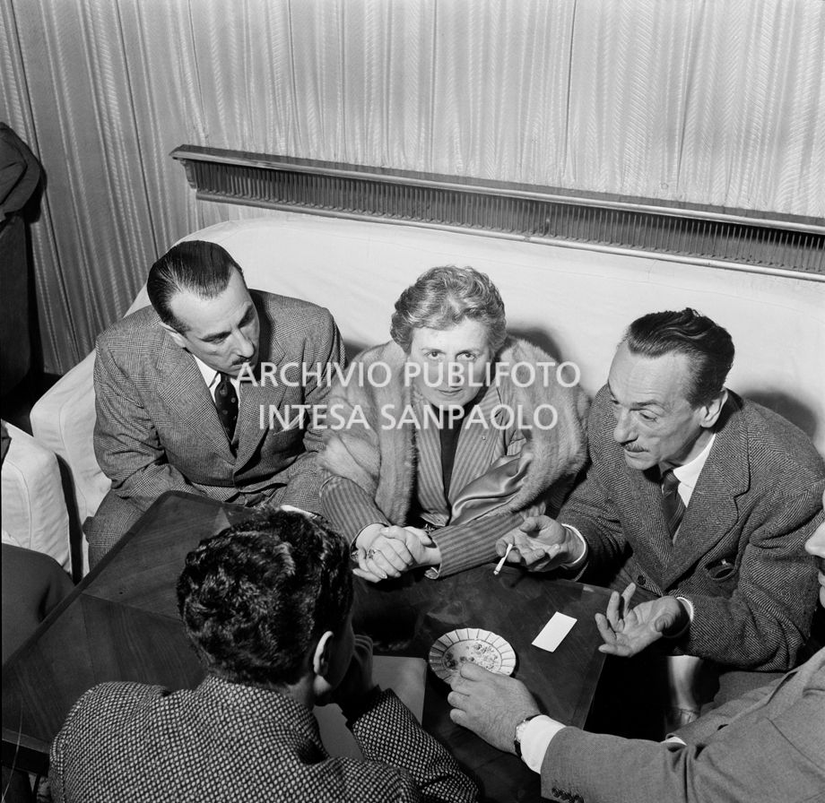 Peppino, Titina ed Eduardo De Filippo ripresi dall'alto<br>123163