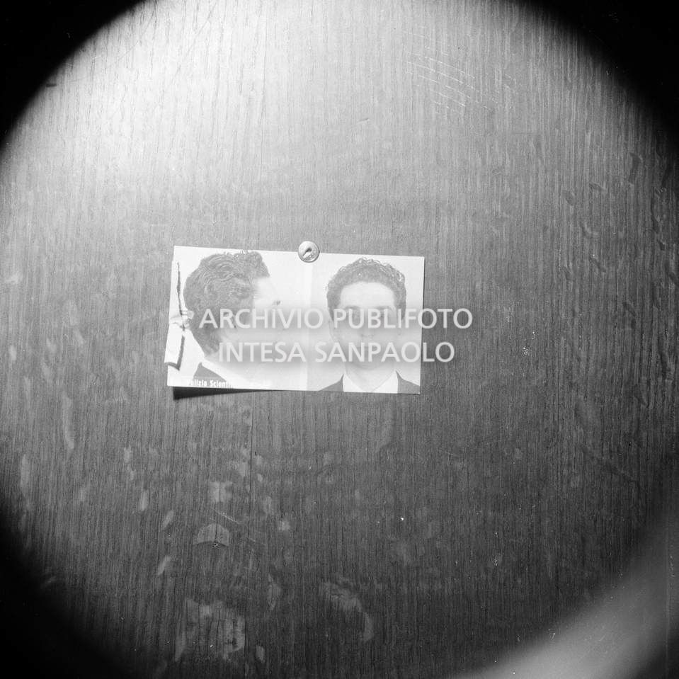 Riproduzione della foto segnaletica di Armando Bolognini, uno dei componenti della banda di via Osoppo