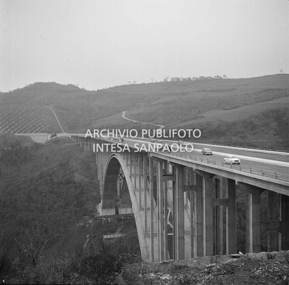 Primo giorno di apertura al pubblico dell'Autostrada del Sole, tratta Bologna-Firenze